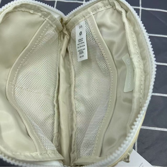 Lululemon Athletica Yellow Crossbody Bag - Picture 4 of 5